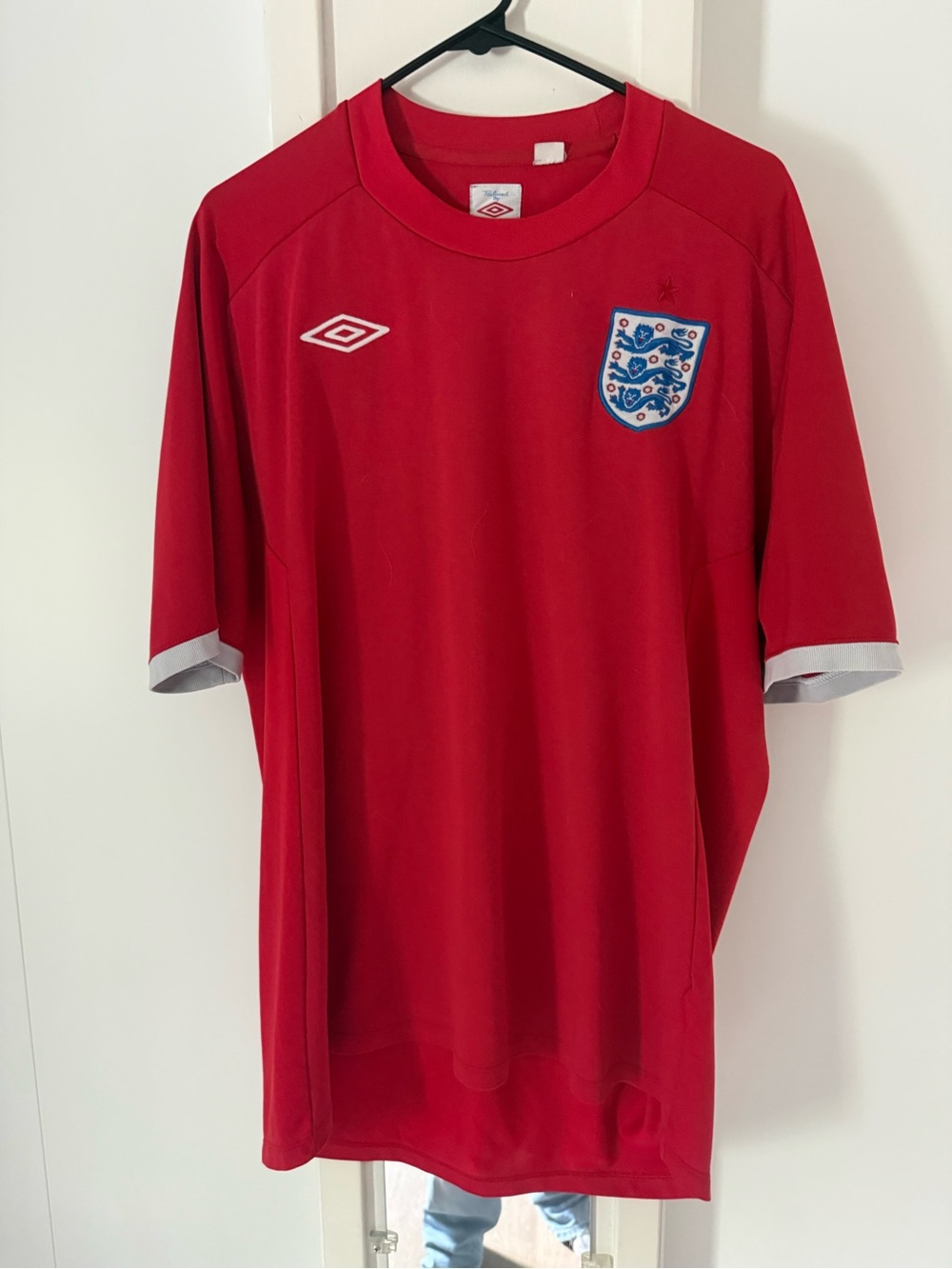 England Football Red Umbro Jersey 2010 Size Large